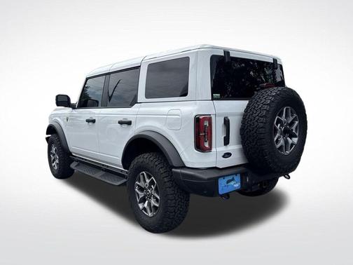 Oxford White 2025 Ford Bronco Badlands