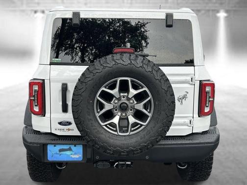 Oxford White 2025 Ford Bronco Badlands