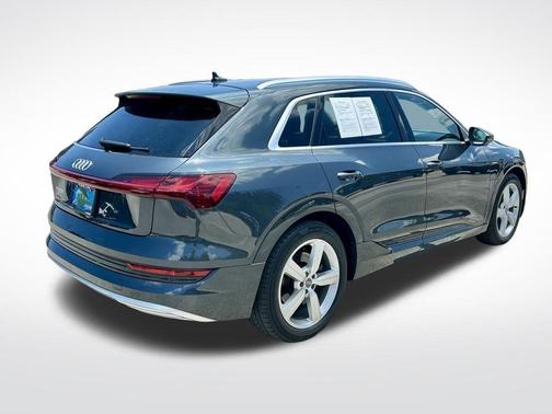 Manhattan Gray Metallic 2019 Audi e-tron Premium Plus