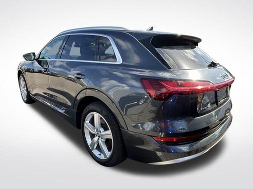 Manhattan Gray Metallic 2019 Audi e-tron Premium Plus