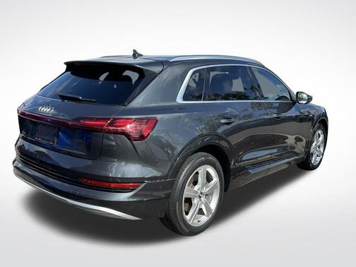 Manhattan Gray Metallic 2019 Audi e-tron Premium Plus