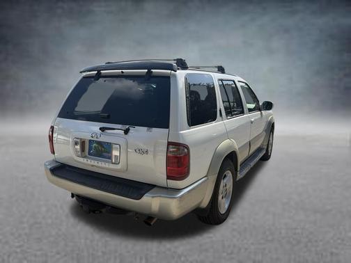 Dover White / Silver Sage 2001 INFINITI QX4