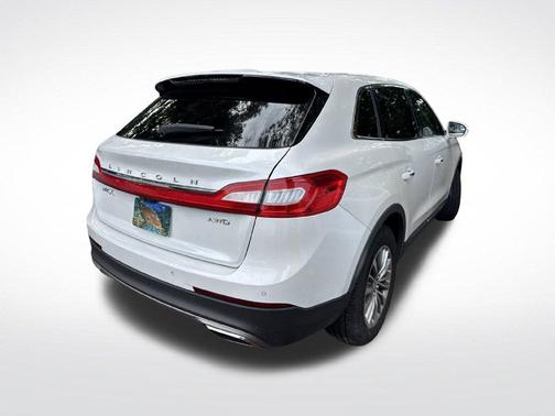 White Platinum Clearcoat Metallic 2017 Lincoln MKX Select