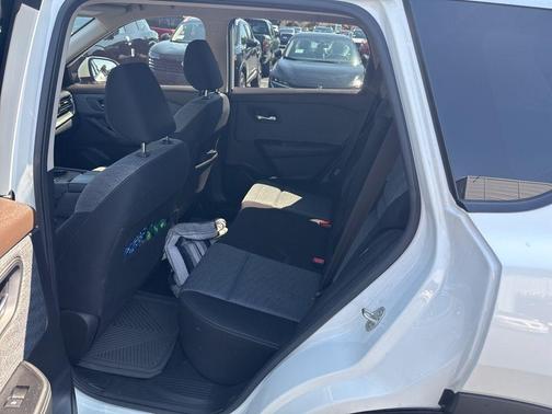 White 2022 Nissan Rogue SV