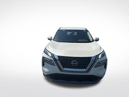 White 2022 Nissan Rogue SV