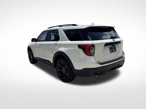 White Metallic 2024 Ford Explorer ST