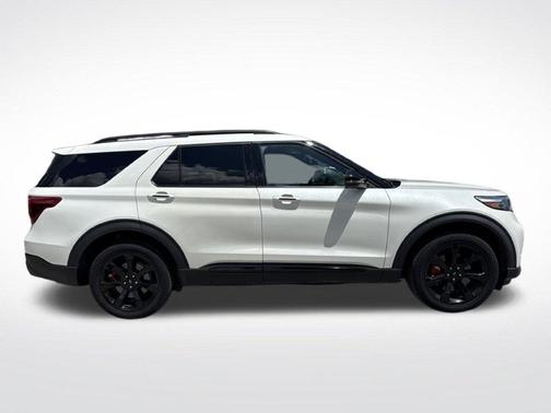 White Metallic 2024 Ford Explorer ST