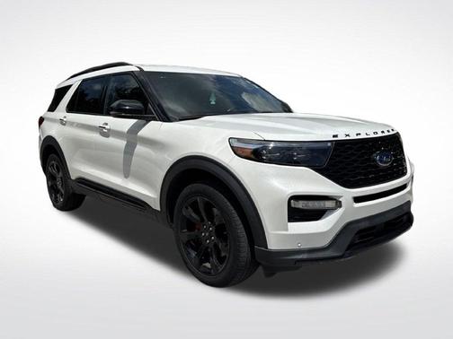 White Metallic 2024 Ford Explorer ST
