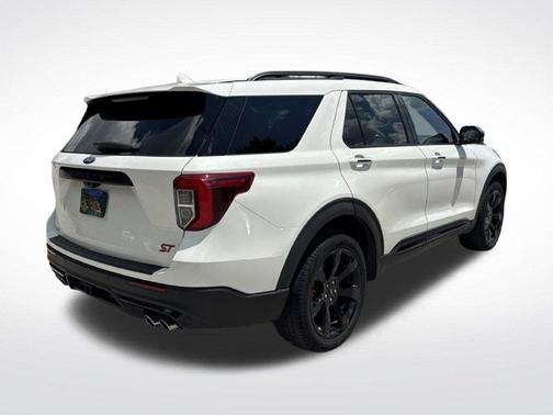White Metallic 2024 Ford Explorer ST