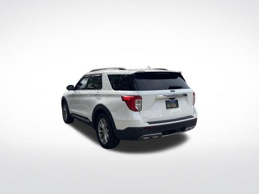 White Metallic 2023 Ford Explorer XLT