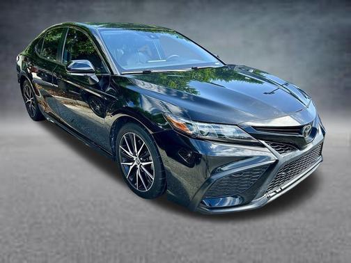Midnight Black Metallic 2022 Toyota Camry SE