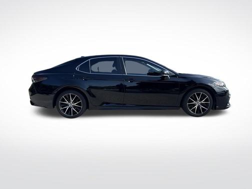 Midnight Black Metallic 2022 Toyota Camry SE