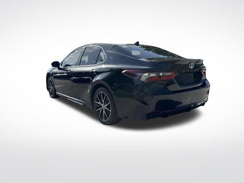 Midnight Black Metallic 2022 Toyota Camry SE