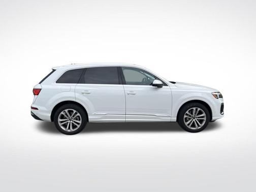 Carrara White 2025 Audi Q7 55 Premium Plus