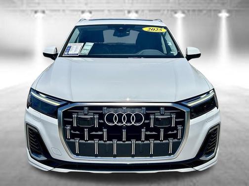Carrara White 2025 Audi Q7 55 Premium Plus