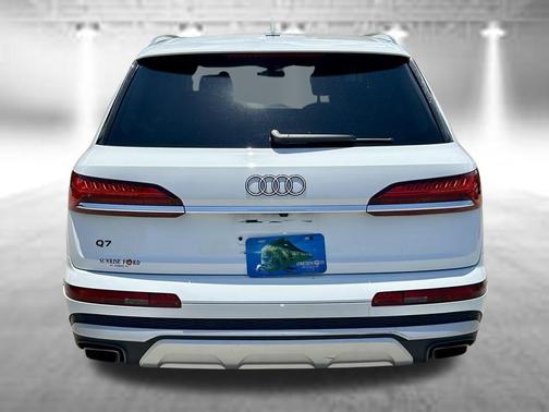 Carrara White 2025 Audi Q7 55 Premium Plus
