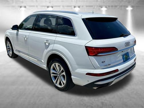 Carrara White 2025 Audi Q7 55 Premium Plus