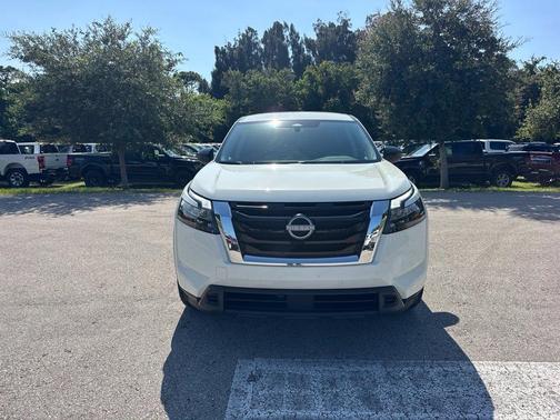 Glacier White 2023 Nissan Pathfinder S