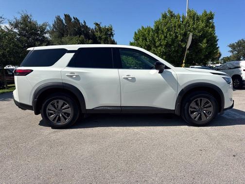 Glacier White 2023 Nissan Pathfinder S