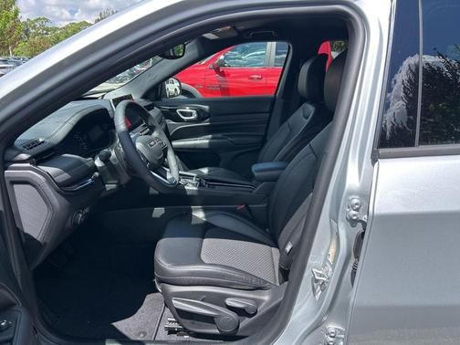 Silver Zynith 2026 Jeep Compass Latitude