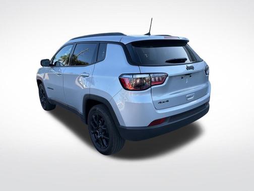 Silver Zynith 2026 Jeep Compass Latitude