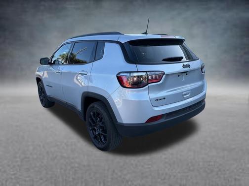 Silver Zynith 2026 Jeep Compass Latitude