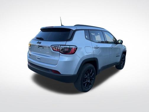 Silver Zynith 2026 Jeep Compass Latitude