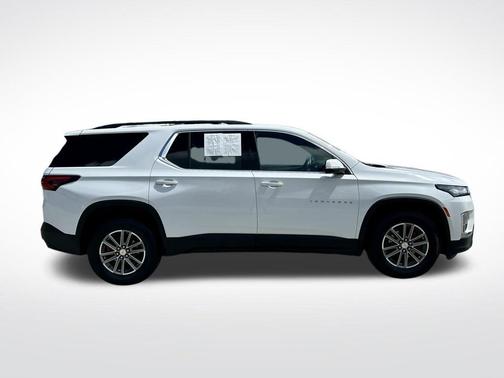 Summit White 2022 Chevrolet Traverse LT Cloth