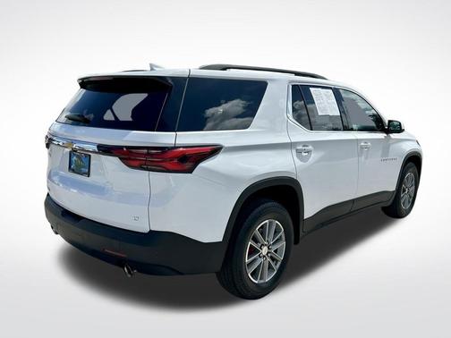 Summit White 2022 Chevrolet Traverse LT Cloth