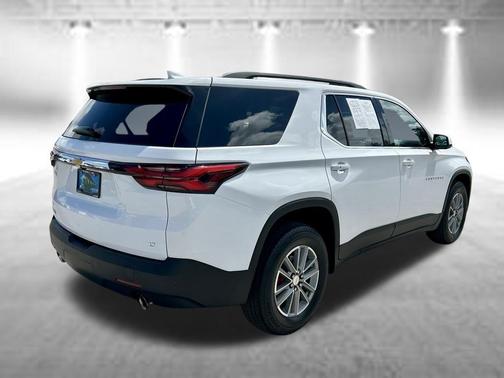 Summit White 2022 Chevrolet Traverse LT Cloth