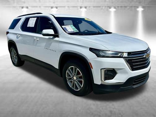Summit White 2022 Chevrolet Traverse LT Cloth