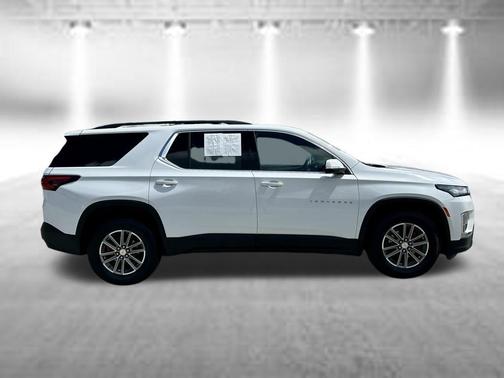 Summit White 2022 Chevrolet Traverse LT Cloth