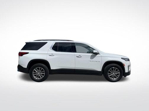 Summit White 2022 Chevrolet Traverse LT Cloth