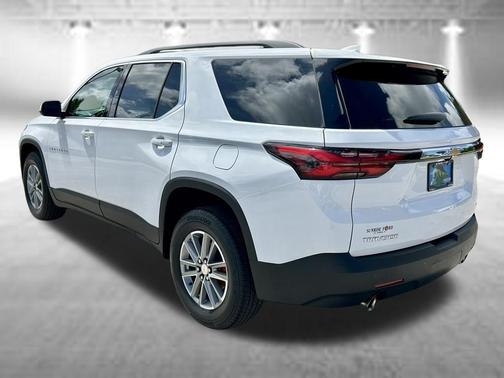 Summit White 2022 Chevrolet Traverse LT Cloth