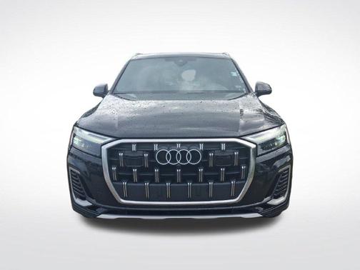 Mythos Black Metallic 2025 Audi Q7 55 Premium Plus