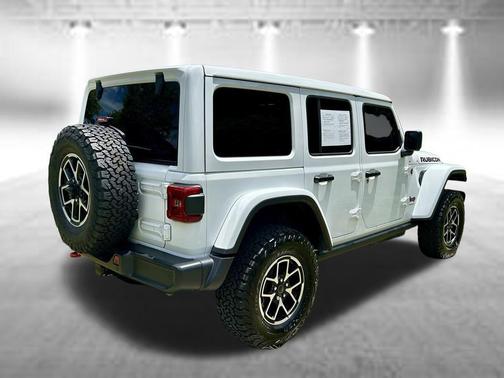 Bright White Clearcoat 2026 Jeep Wrangler Rubicon