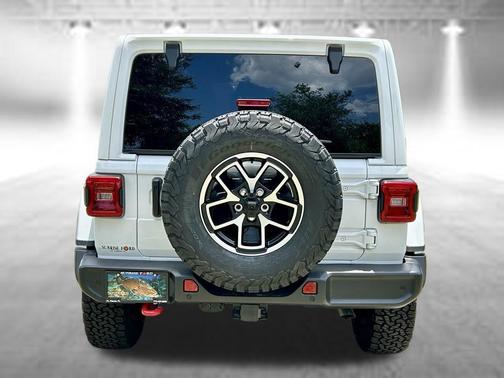 Bright White Clearcoat 2026 Jeep Wrangler Rubicon