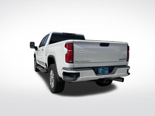 Iridescent Pearl Tricoat 2025 Chevrolet Silverado 2500 High Country