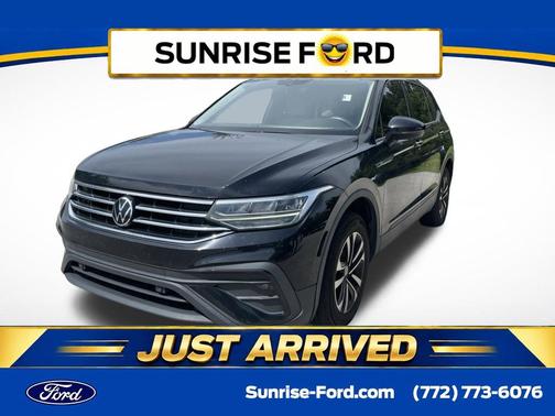 Deep Black Pearl Effect 2023 Volkswagen Tiguan 2.0T S