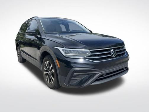 Deep Black Pearl Effect 2023 Volkswagen Tiguan 2.0T S