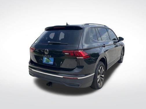 Deep Black Pearl Effect 2023 Volkswagen Tiguan 2.0T S