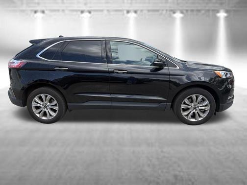 Black Metallic 2024 Ford Edge Titanium