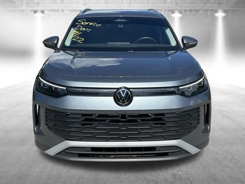 Platinum Gray Metallic 2025 Volkswagen Tiguan 2.0T SE