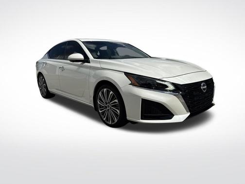 White 2024 Nissan Altima 2.5 SL