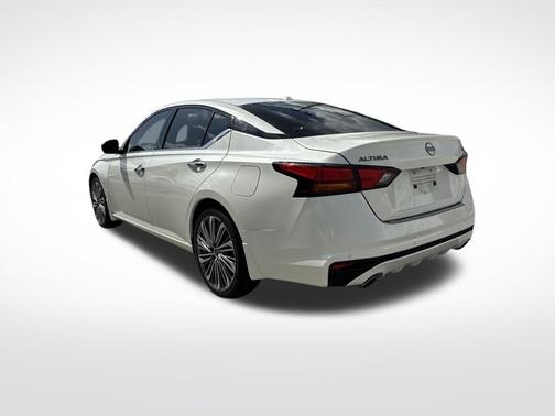 White 2024 Nissan Altima 2.5 SL