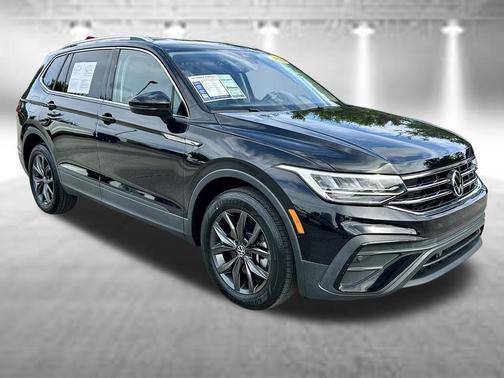 Deep Black Pearl Effect 2022 Volkswagen Tiguan 2.0T SE