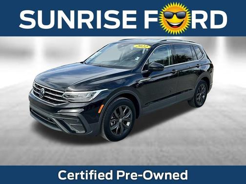 Deep Black Pearl Effect 2022 Volkswagen Tiguan 2.0T SE