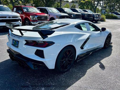 Arctic White 2026 Chevrolet Corvette Stingray w/1LT