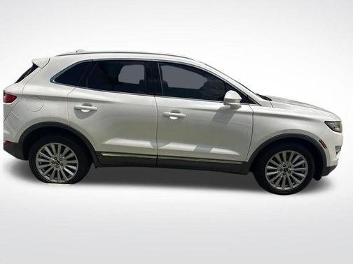 White Platinum Tri-Coat Metallic 2019 Lincoln MKC Standard