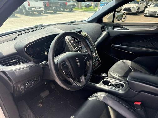 White Platinum Tri-Coat Metallic 2019 Lincoln MKC Standard